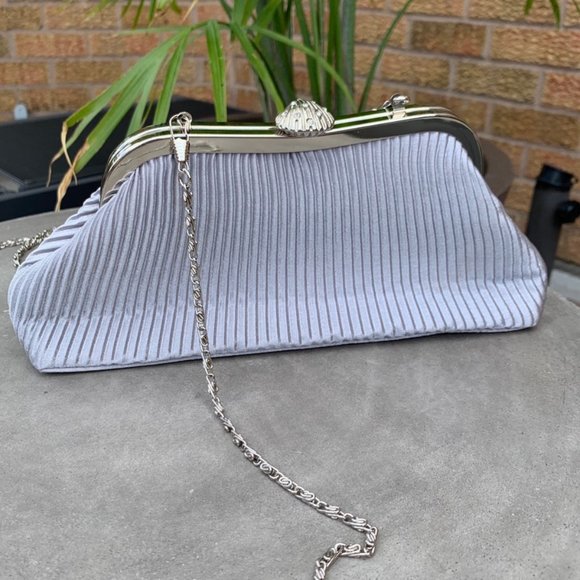 Vintage Bijoux Terner Clam Shell Clasp Bag 🐚 - Picture 1 of 4